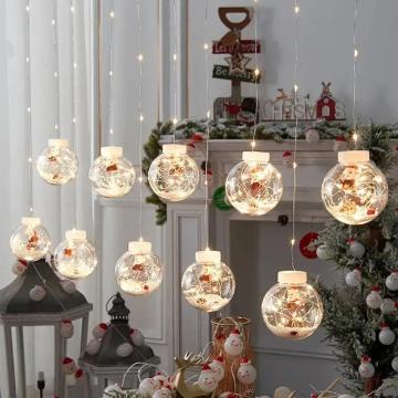 Instalatie Craciun globuri cu LED si figurine Mos Craciun