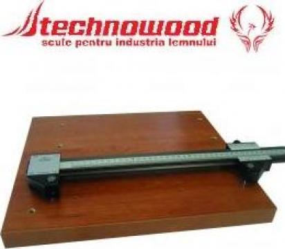 Instrument de masurat lungimea si distanta dintre gauri