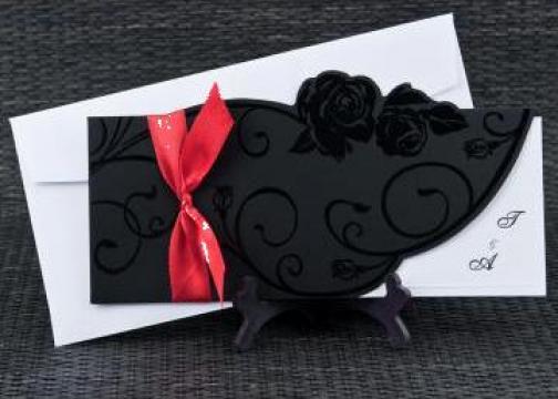 Invitatie de nunta carton negru cu funda rosie