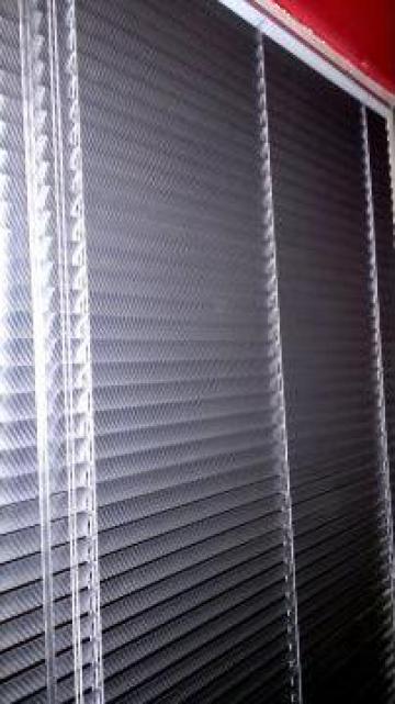 Jaluzele orizontale aluminiu argintiu dungat
