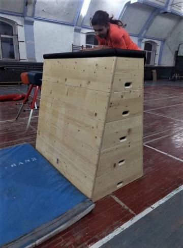 Lada gimnastica examen 160X160 cm, lemn masiv, LGE1616