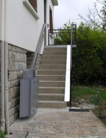 Lift inclinat pentru persoane cu dizabilitati