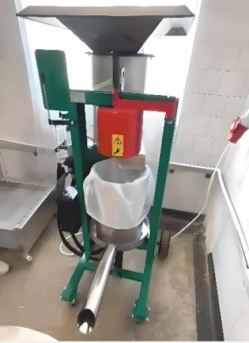 Linie semiautomata suc capacitate 100 litri/ora