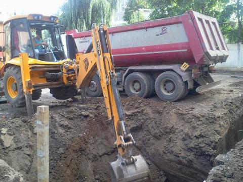 Lucrari de excavare cu buldoexcavator JCB 3CX