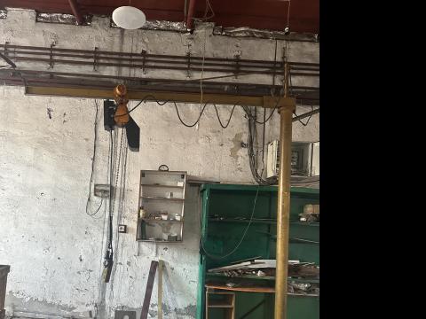 Macara pivotanta electrica 3x3m, 125 kg.