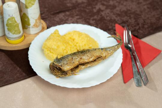 Macrou prajit / Mamaliguta / Usturoi = 400 g