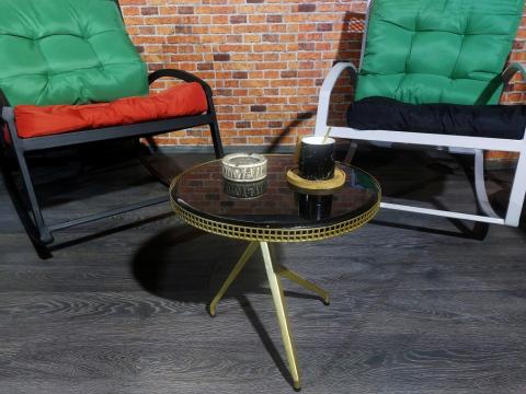 Masa cafea cu trei picioare