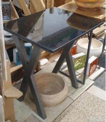 Masa cu blat din granit negru