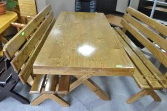 Masa din lemn masiv de brad