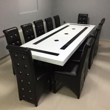Masa living cu 12 scaune piele culoarea neagra