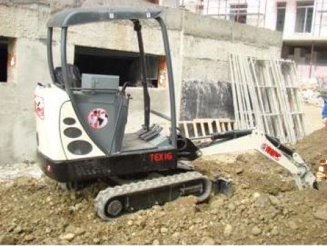 Miniexcavator pe senile