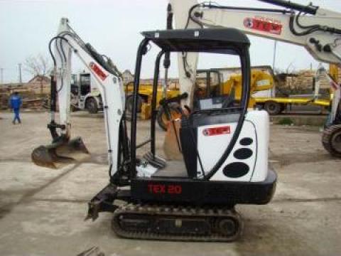 Miniexcavator pe senile