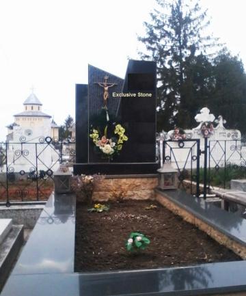 Monument funerar granit negru