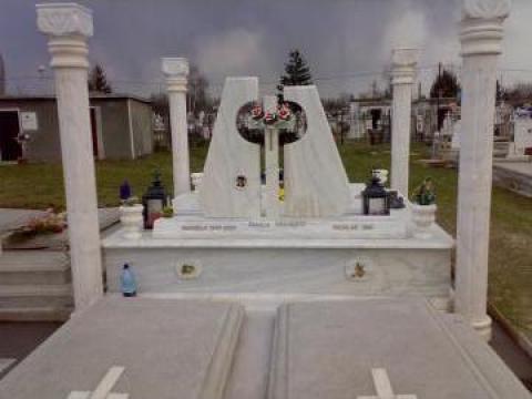 Monument funerar marmura sau granit