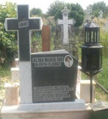 Monumente Funerare