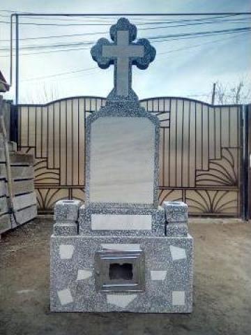 Monumente funerare mozaicate