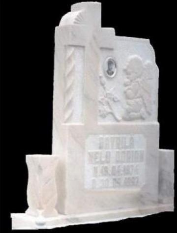 Monumente funerare