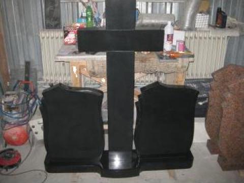 Monumente funerare
