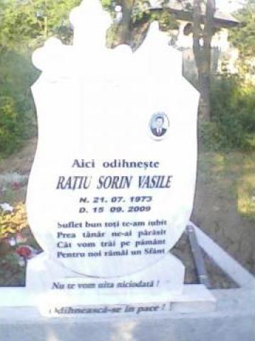 Monumente funerare