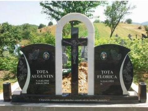 Monumente funerare