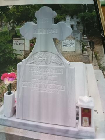 Monumente funerare