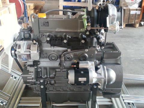 Motor Yanmar 4TNV84T