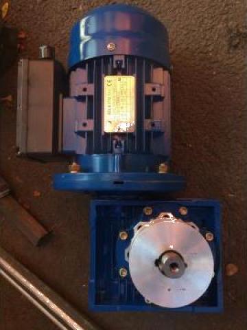 Motor electric cu reductor 0.75KW 1500RPM B5 230V