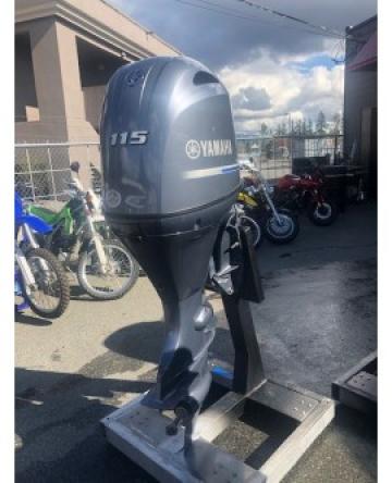 Motor exterior Yamaha 115HP in 4 timpi
