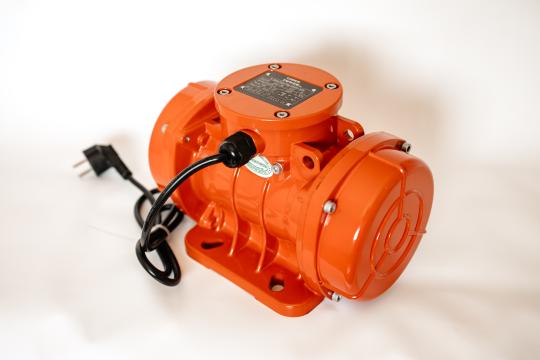 Motor vibrant monofazat MV 300/3 M