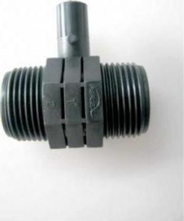 Niplu conector pentru aspersor