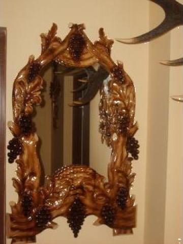 Oglinda sculptata in lemn