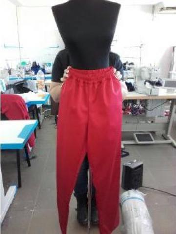 Pantalon rosu de bucatar