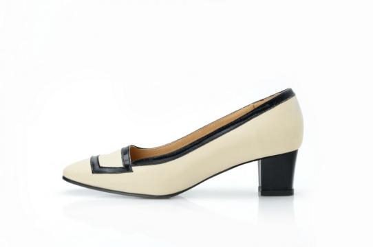 Pantofi dama eleganti din piele naturala bej lacuit P304