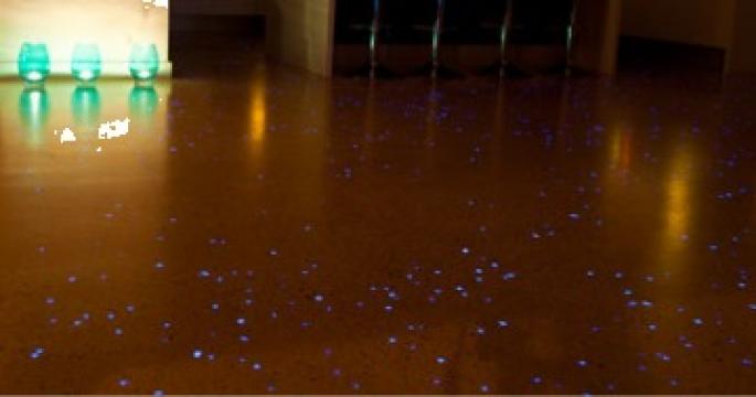 Pardoseli din beton colorat si  luminiscent