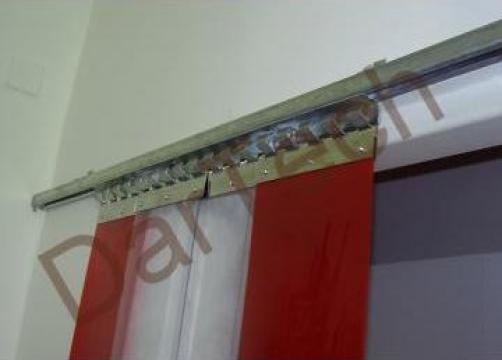 Perdele industriale din fasii PVC si usi batante din tabla