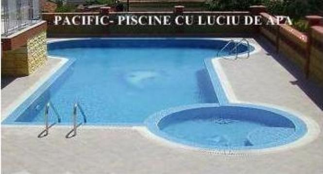 Piscina cu luciu de apa Pacific