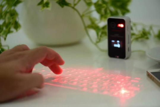 Proiector laser portabil cu tastatura virtuala