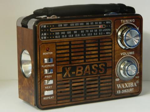 Radio portabil cu lanterna si MP3 player Waxiba XB-3062URT