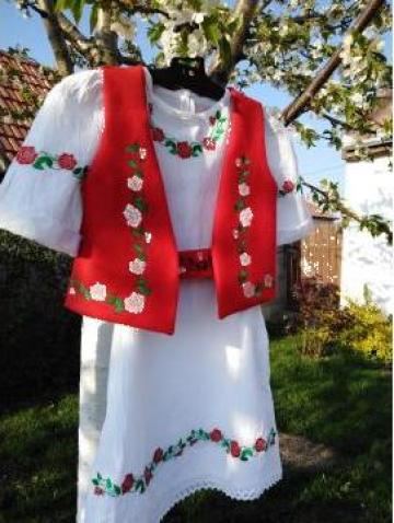 Rochie traditionala - ie fetite cu vesta si brau