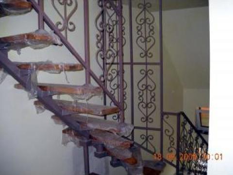 Scara interioara cu balustrada ornamentala