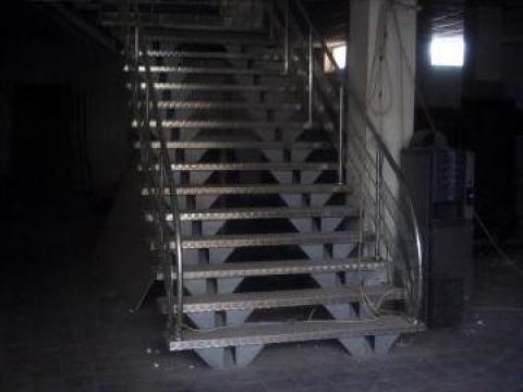 Scara interioara spatiu comercial