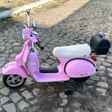 Scuter electric Piaggio Vespa PX150 cu roti moi si scaun