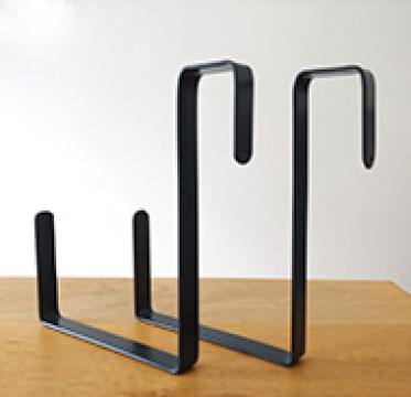 Set 2 bucati suporti jardiniere metal gri