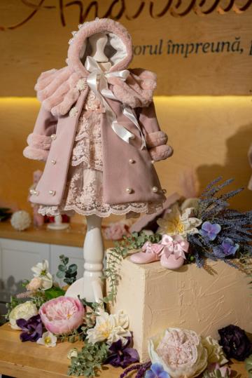 Set botez palton Anne + rochita Claire roz