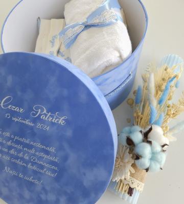 Set botez pentru baietei albastru, trusou, cutie si lumanare