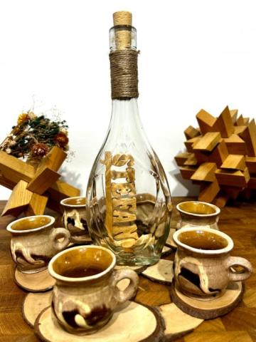 Set cadou sticla personalizata cu nume, 6 pahare + suport