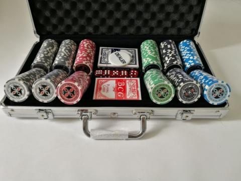 Set poker cu 300 chips-uri ABS 11,5g Ultimate si servieta