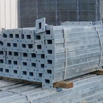 Stalp gard fixare pe beton - H 1.5 m, din teava 60x40x1.5 mm