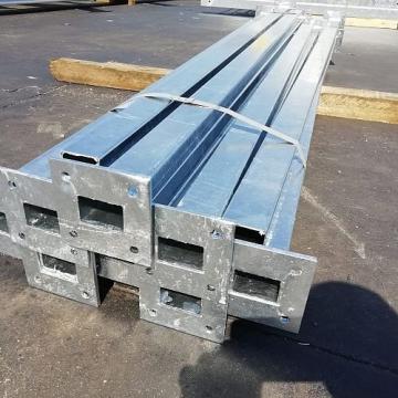 Stalp gard zincat cu talpa - H 2 m, din teava 60x40x2 mm