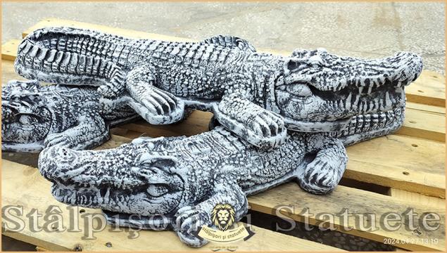 Statueta crocodil gri patinat